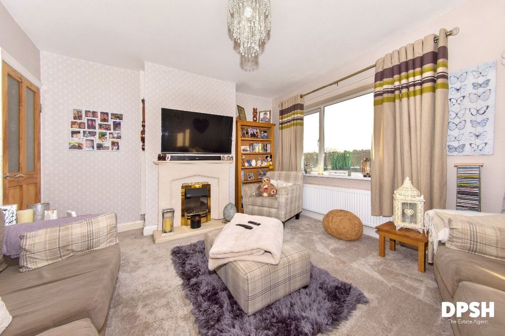 Property photo 2 of 25