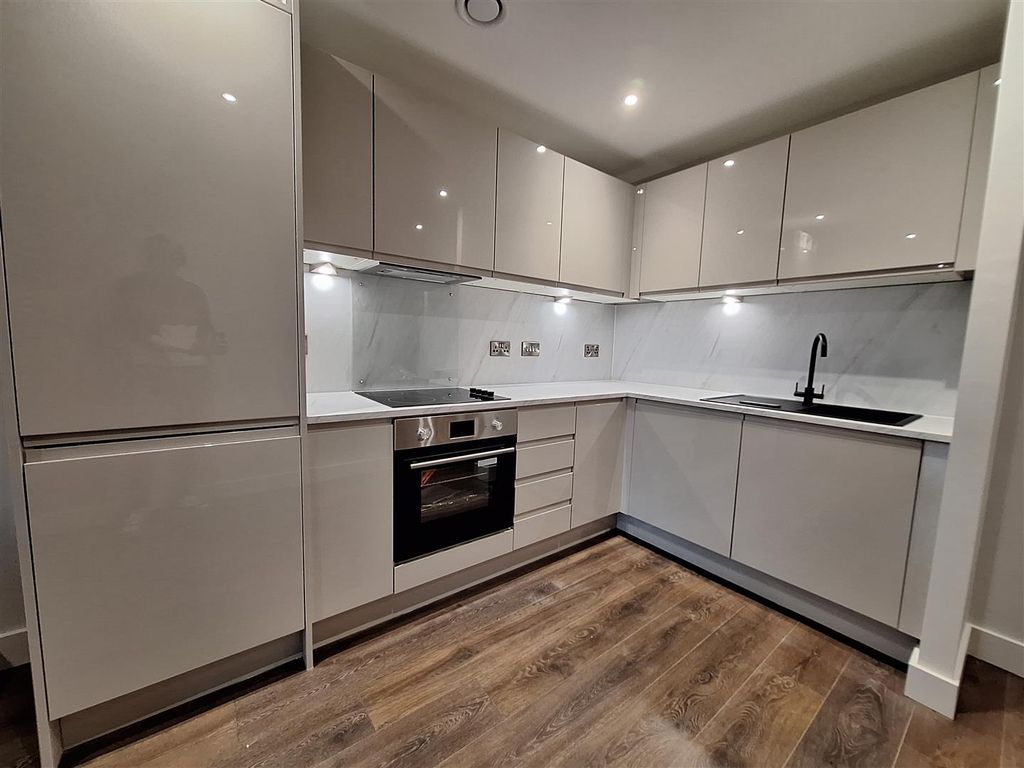 Property photo 2 of 10 807 2.Jpg