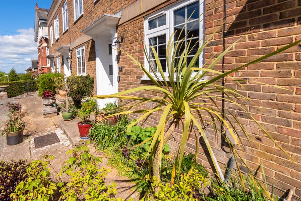 Property photo 2 of 24