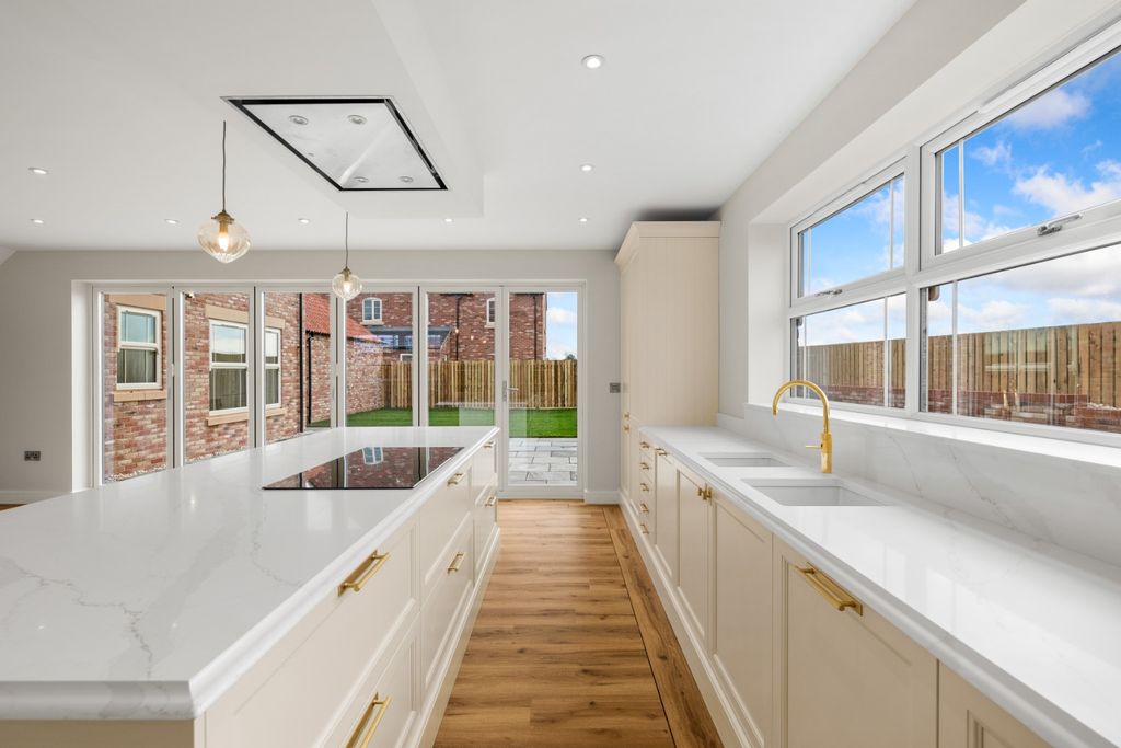 Property photo 3 of 16 4634643