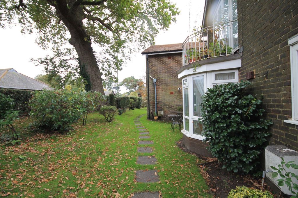 Property photo 3 of 17 Garden