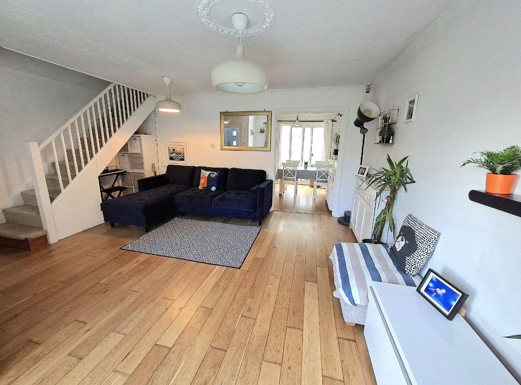 Property photo 3 of 28 Lounge