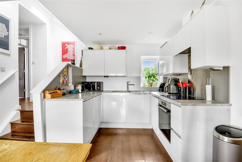 Property photo 3 of 17 Kitchen