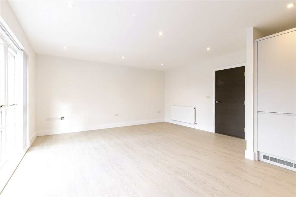 Property photo 3 of 8 Picture No. 06