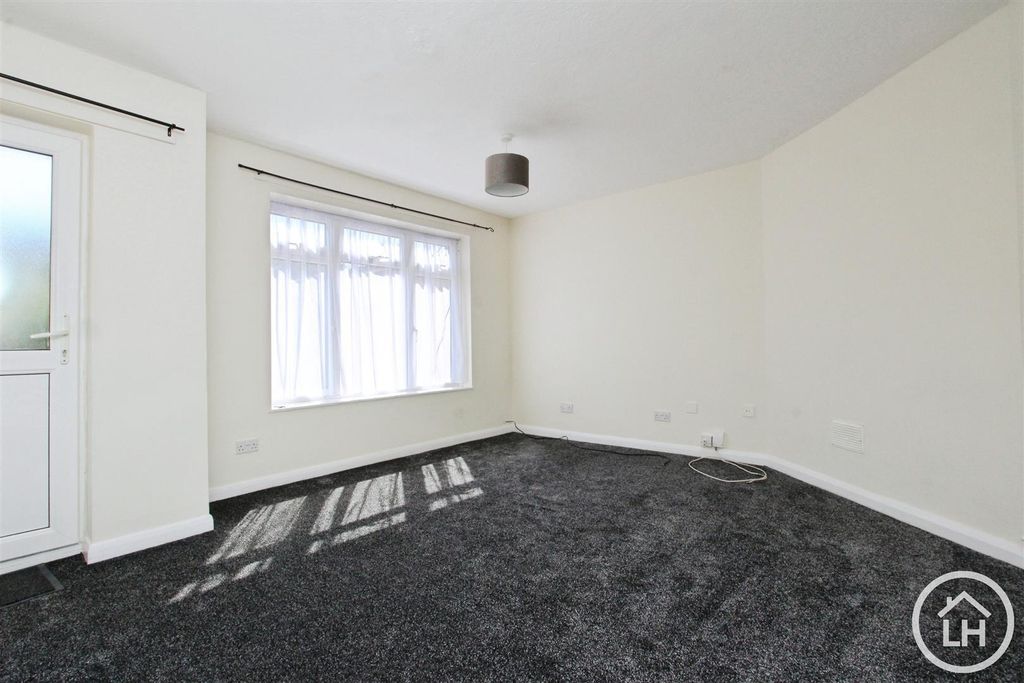 Property photo 2 of 10 Lounge