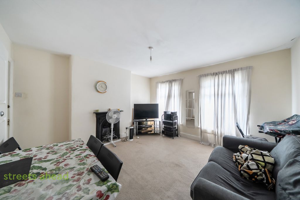 Property photo 2 of 14 d7c5Def4-0A56-40c...