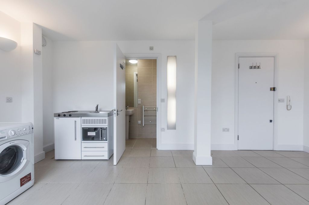 Property photo 1 of 11 Kitchen