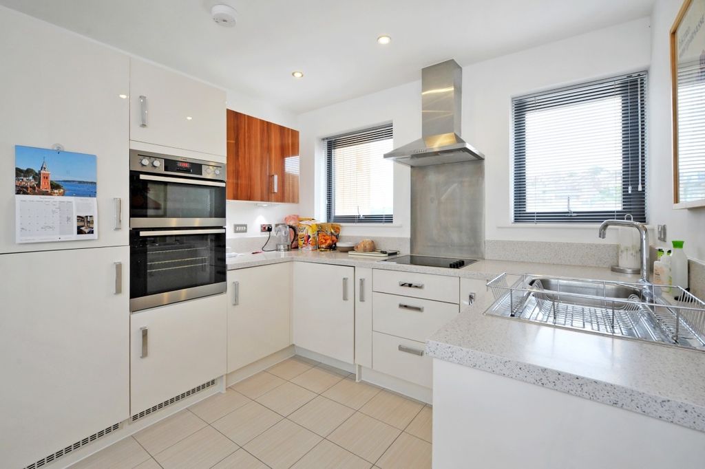 Property photo 2 of 8 Kitchen