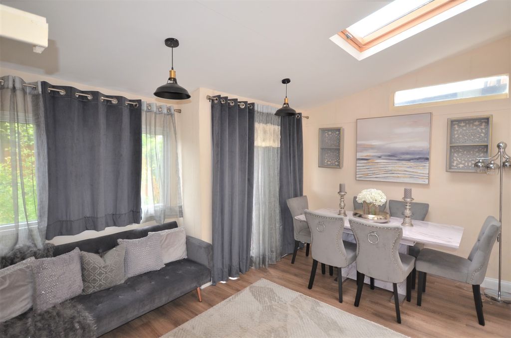 Property photo 3 of 12 Dining.Conservatory