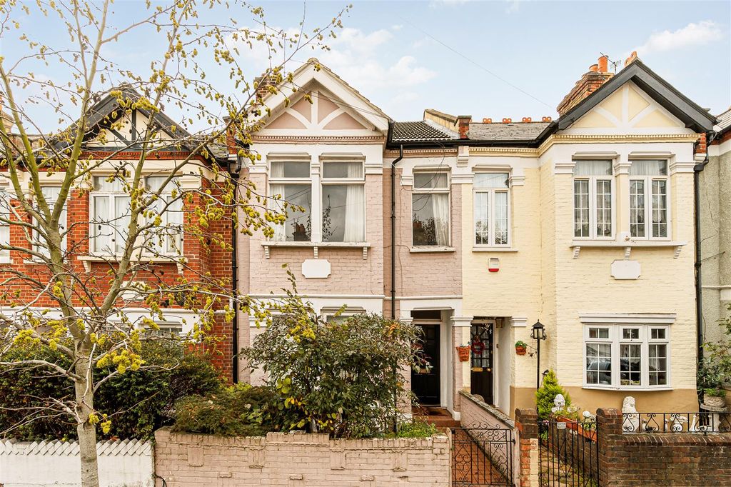 Property photo 1 of 10 Tff - 19 Berrymead Gardens-1.Jpg