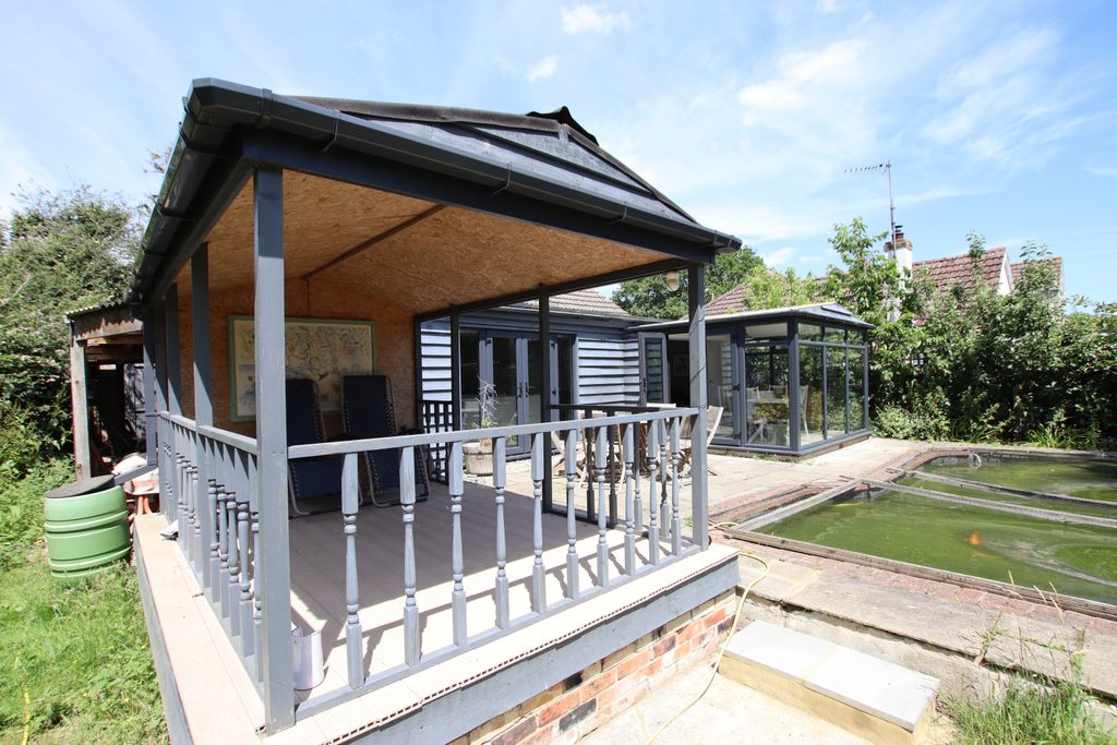Property photo 3 of 37 Gallery