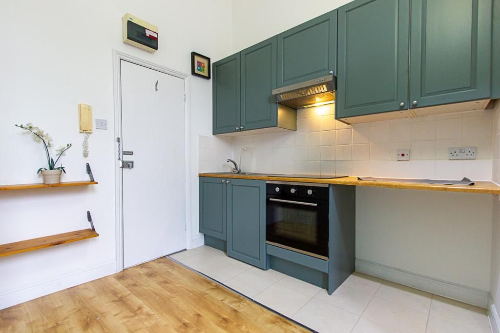 Property photo 1 of 6 Studio To Rent