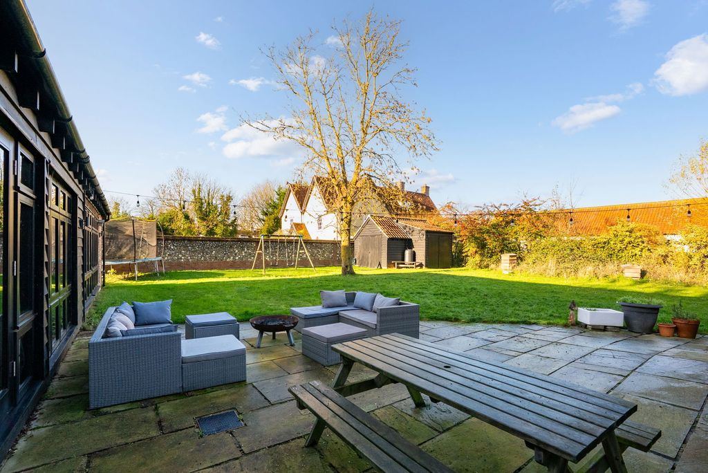 Property photo 3 of 24