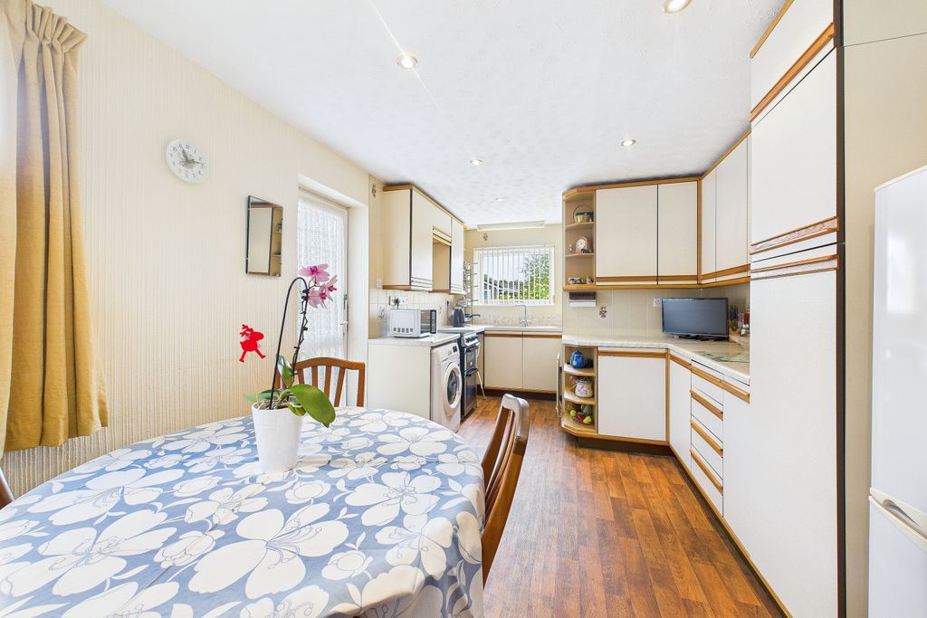 Property photo 3 of 11 Dining Kitchen