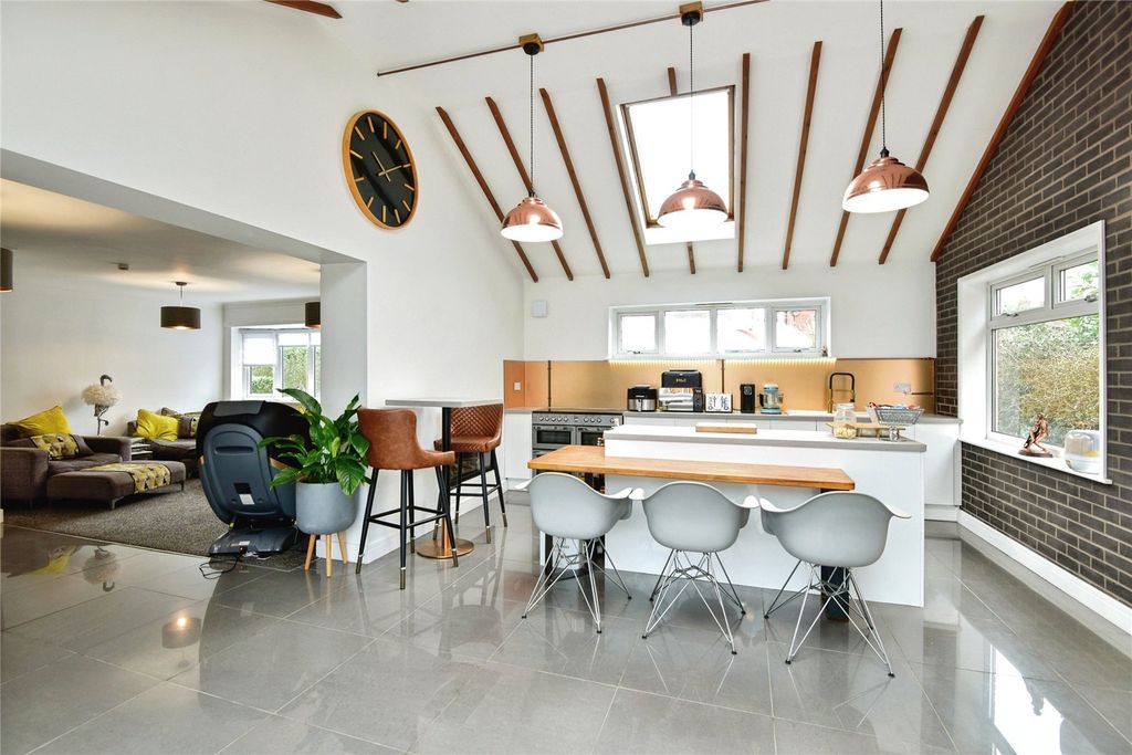 Property photo 2 of 23 Picture No. 28