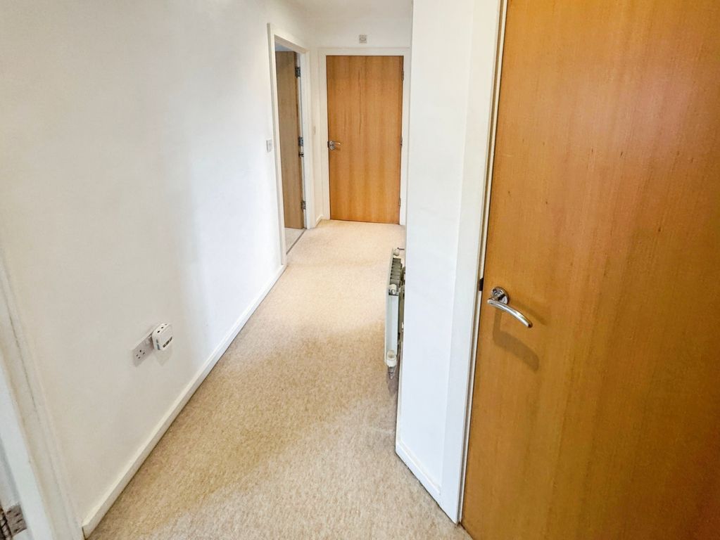 Property photo 2 of 9 Hallway