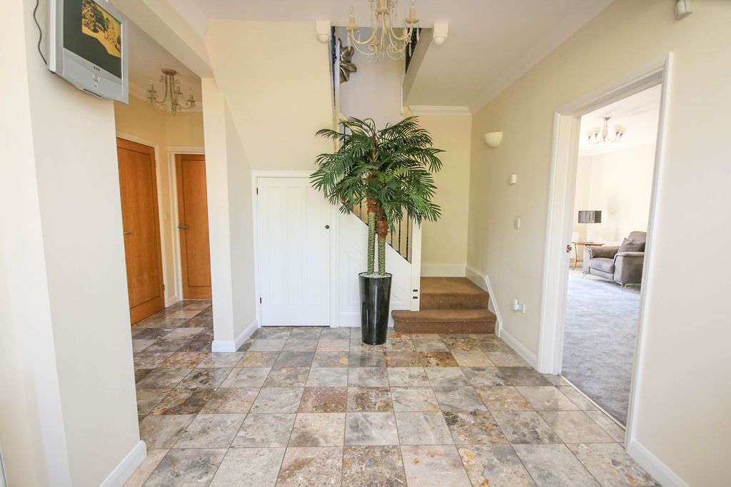 Property photo 3 of 23