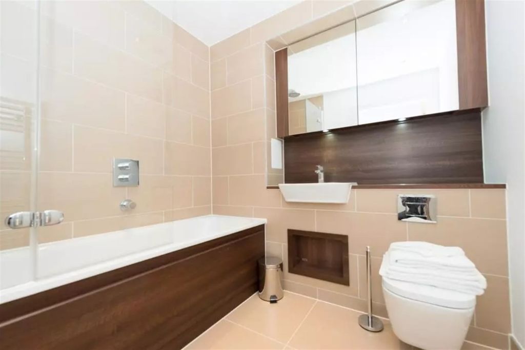 Property photo 3 of 6 Bathroom