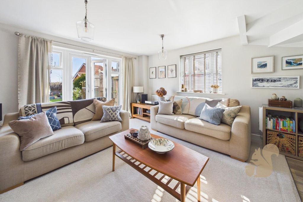 Property photo 3 of 22 Lounge