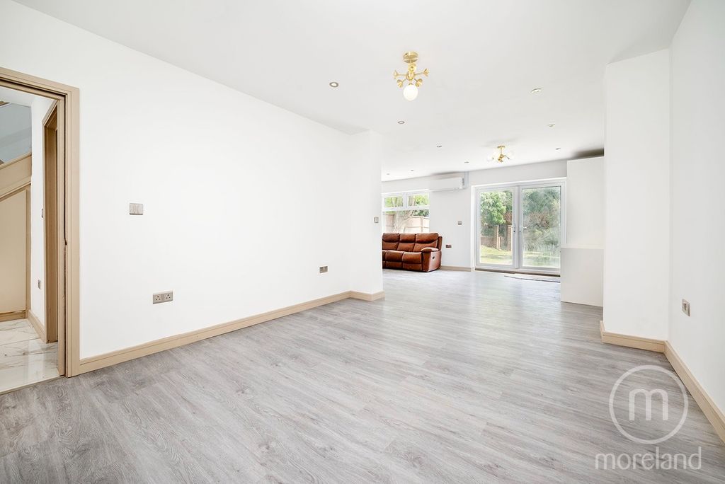 Property photo 3 of 15 4321073