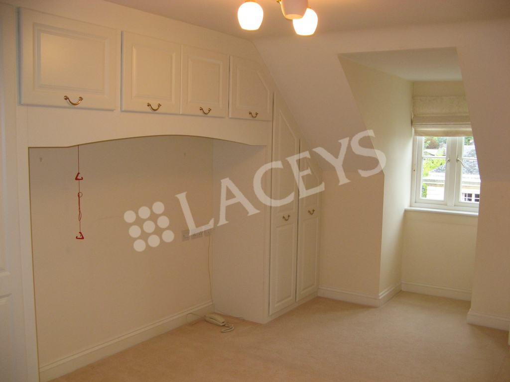 Property photo 3 of 6 Bedroom - Marketing