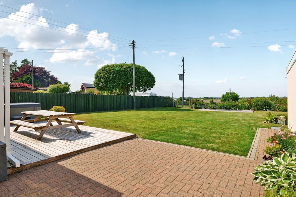 Property photo 3 of 33 1302687-11-683dcc0B3c4E3
