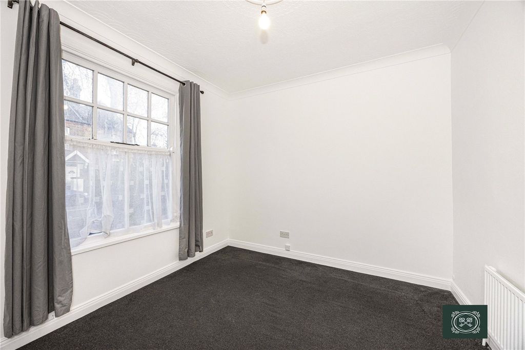 Property photo 2 of 15 Bedroom