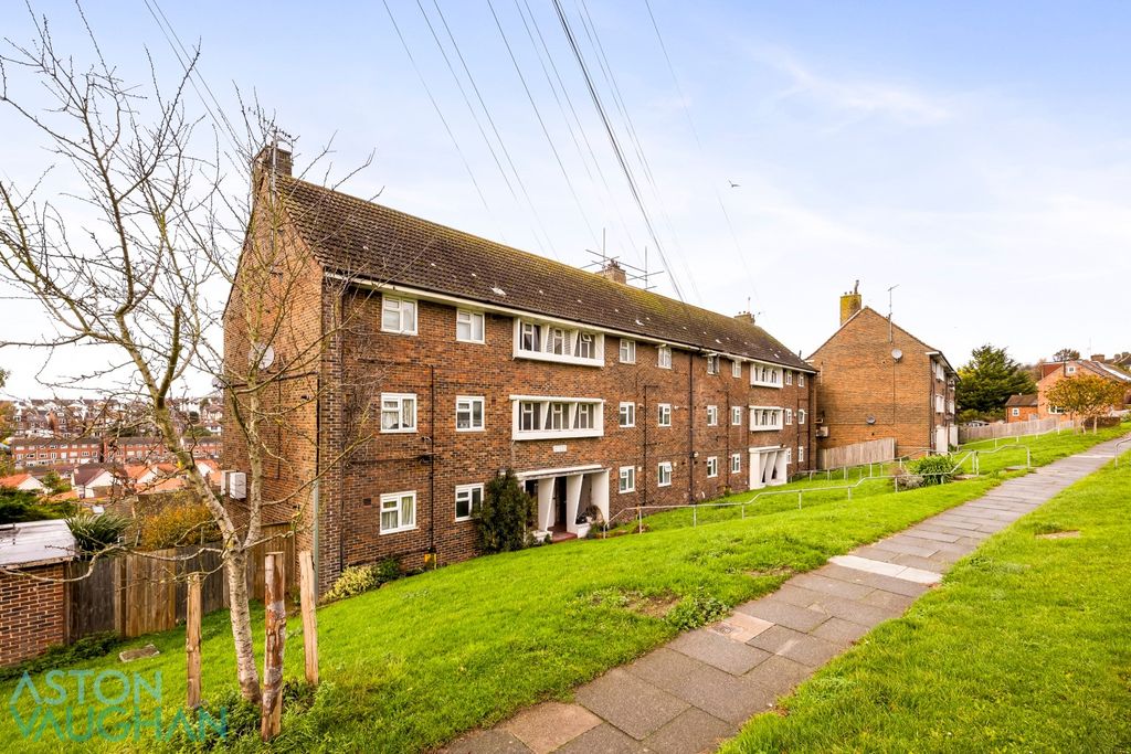 Property photo 1 of 13 4667300