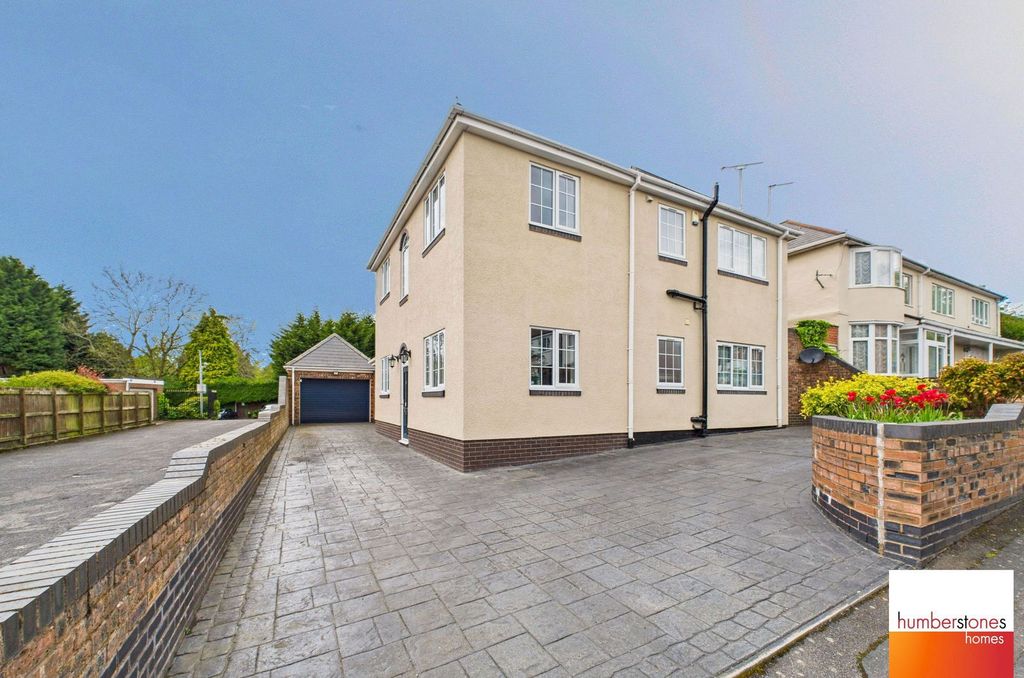 Property photo 2 of 32