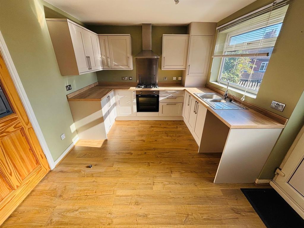 Property photo 3 of 10 Fitted Dining Kitchen: