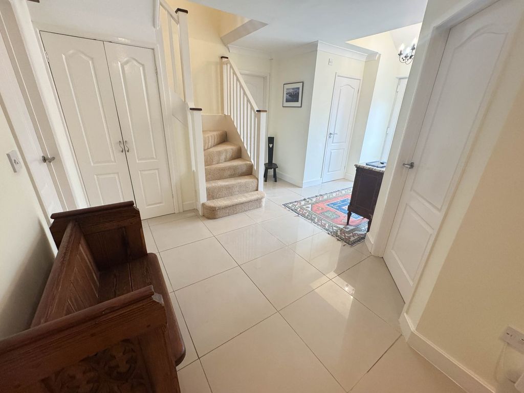 Property photo 2 of 31