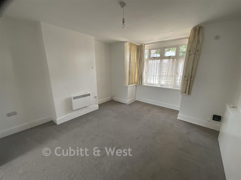 Property photo 3 of 14 Sitting Room
