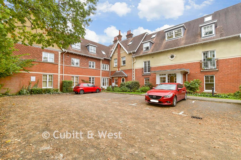 Property photo 3 of 12 Driveway/Parking