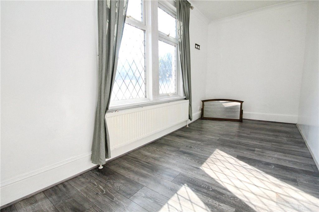 Property photo 2 of 6 Bedroom