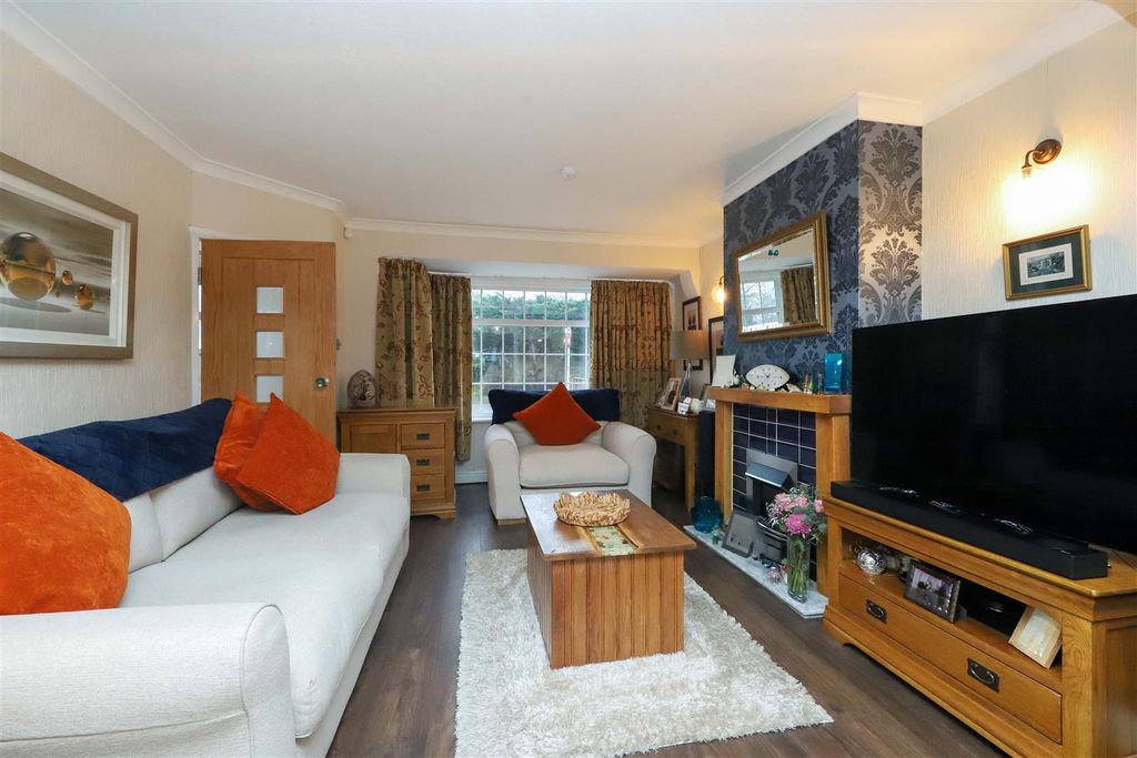 Property photo 3 of 11 Living Room