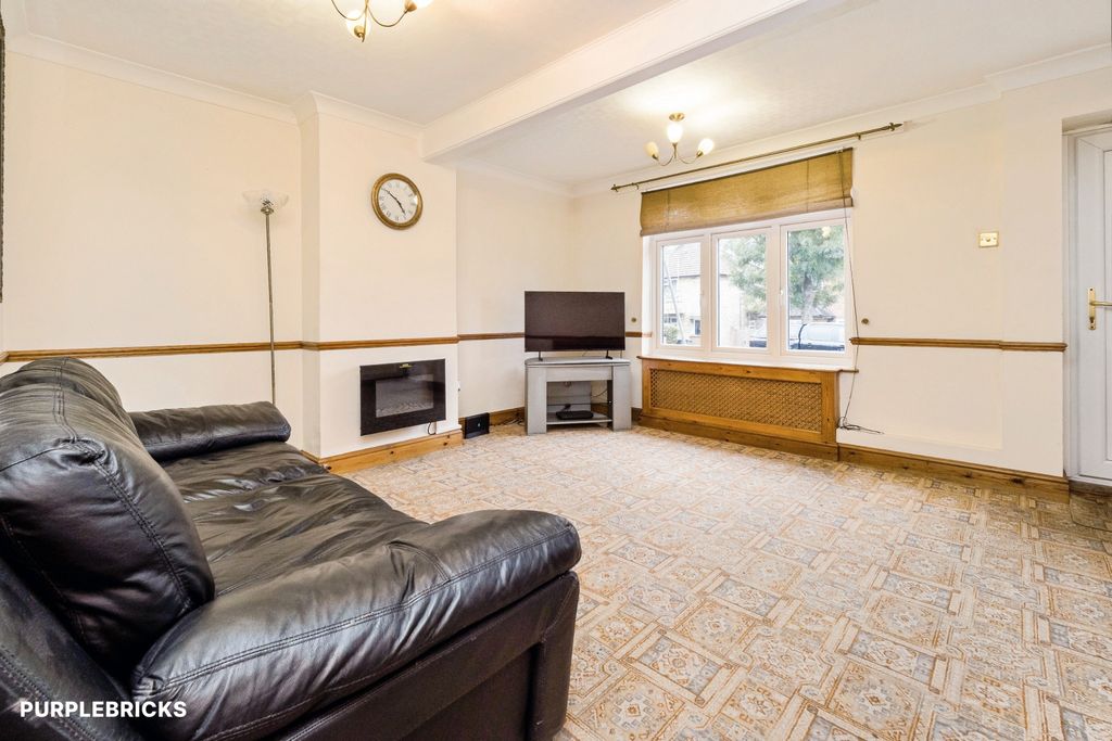 Property photo 2 of 28