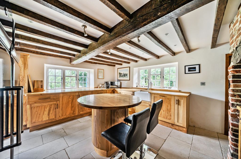 Property photo 2 of 18 1293927-28-682B77...