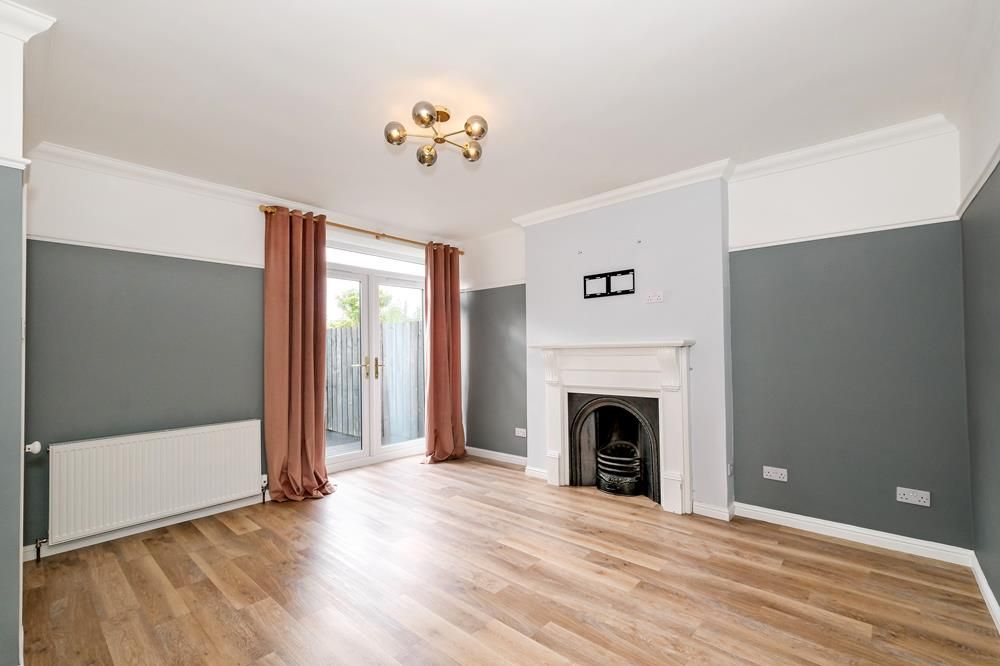 Property photo 2 of 17 Lounge 2