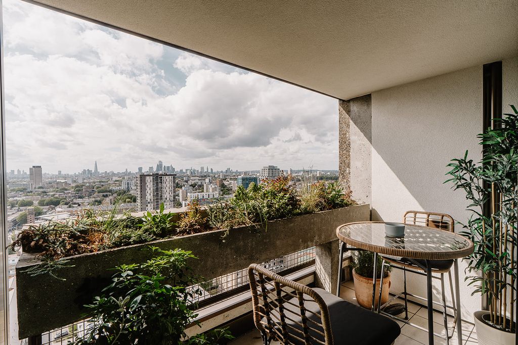 Property photo 3 of 33