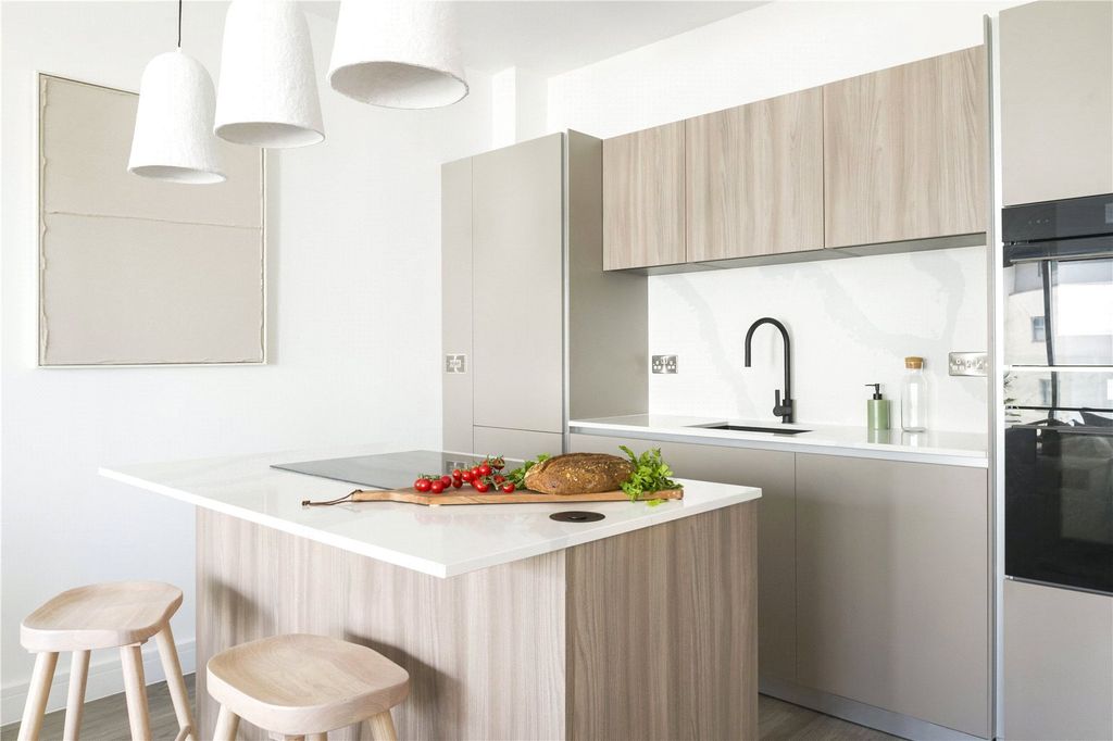 Additional image 5 of 3 bed flat for salePentire Avenue, Newquay, Cornwall TR7