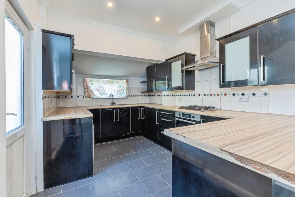 Property photo 3 of 11 Pbox-Img.Jpg