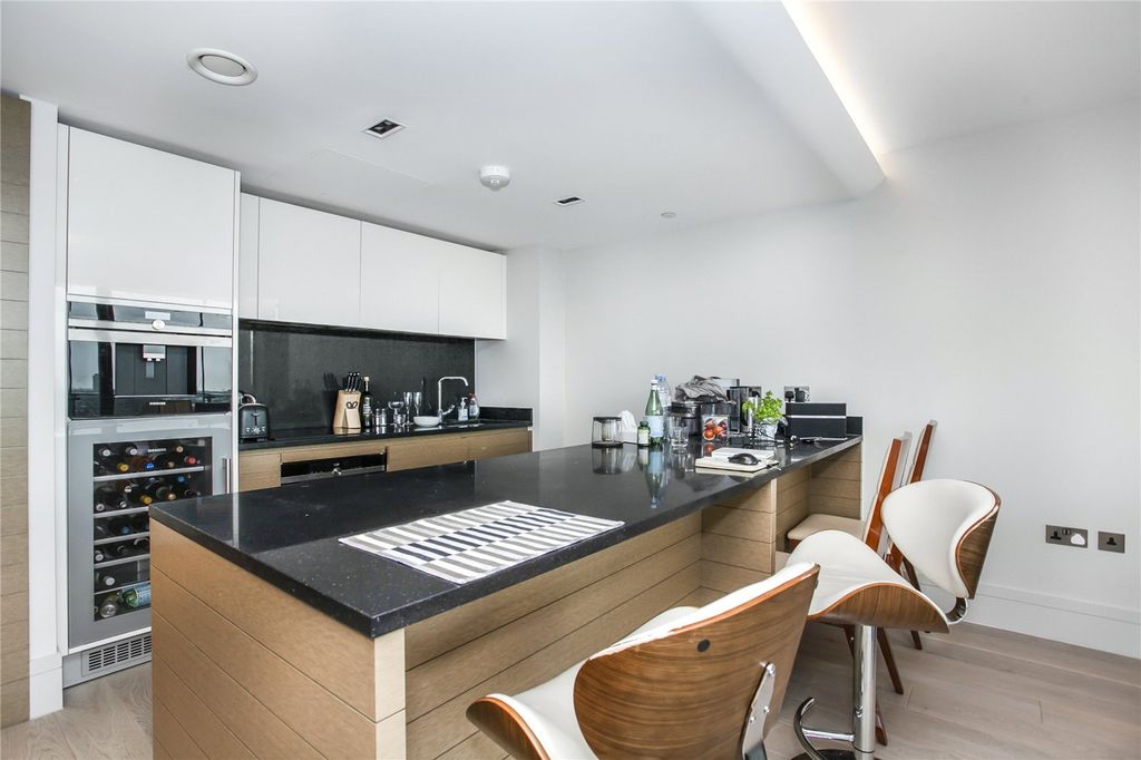 Property photo 3 of 17 Kitchen