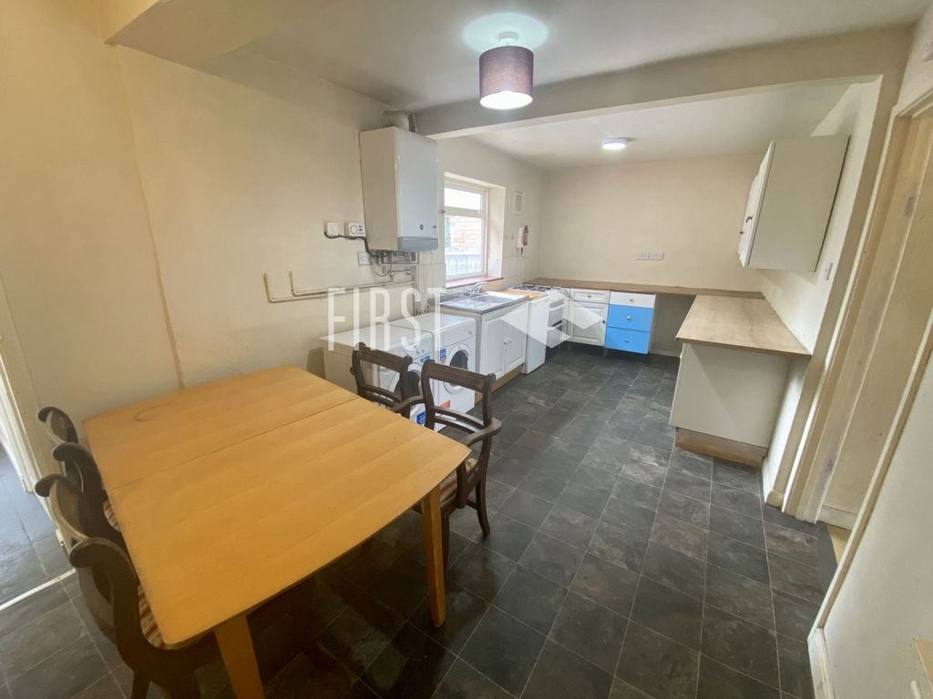 Property photo 3 of 14 Kitchen Diner