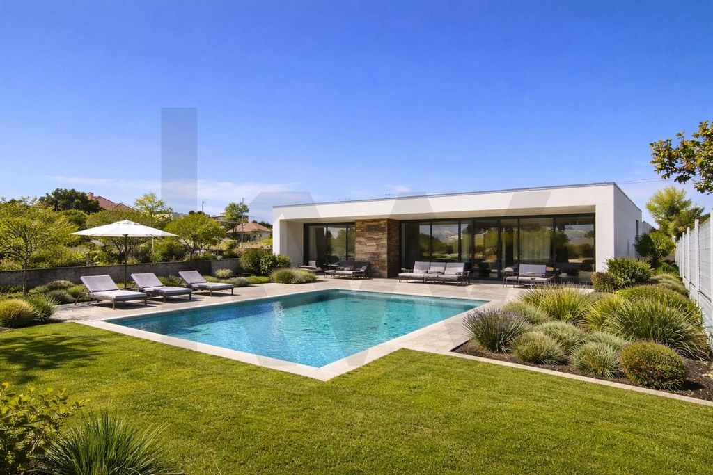 Property photo 1 of 19 Land Plot Of 500m² Next To Native Belas Clube De Campo | 390m² Built Area