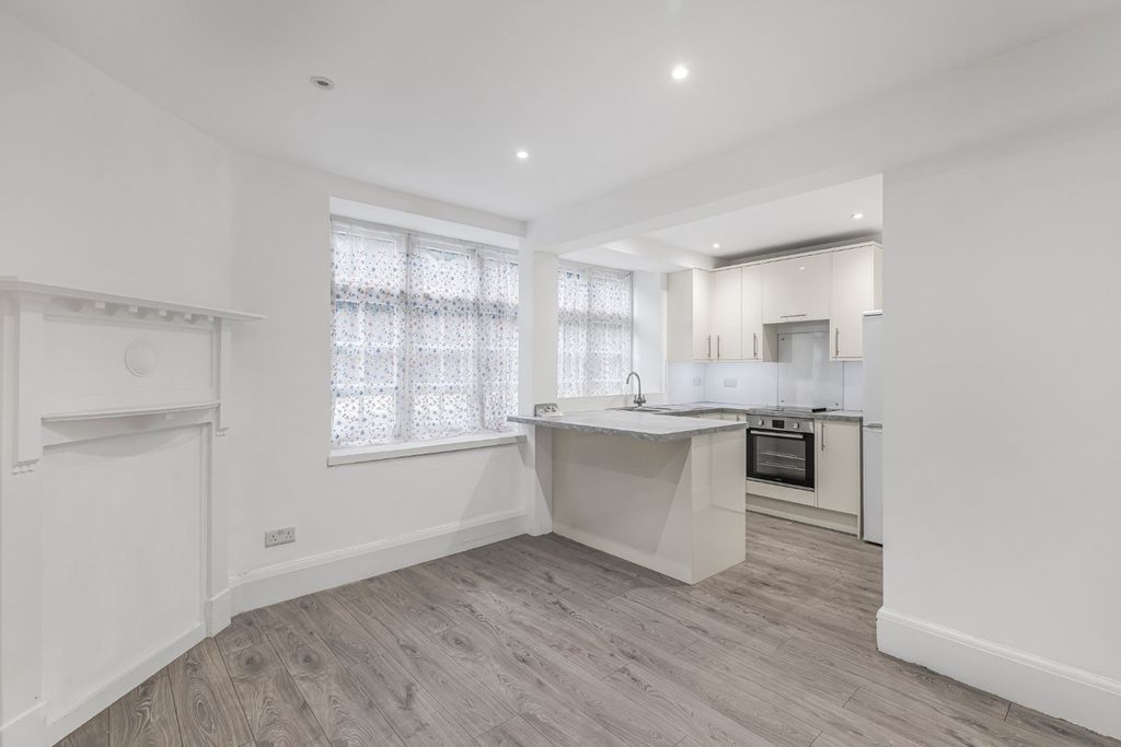 Property photo 2 of 16 Picture No. 17