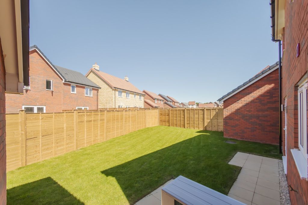 Property photo 2 of 13 5558472