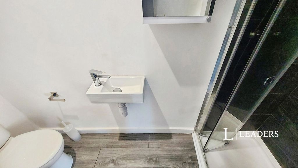 Property photo 3 of 7 En-Suite