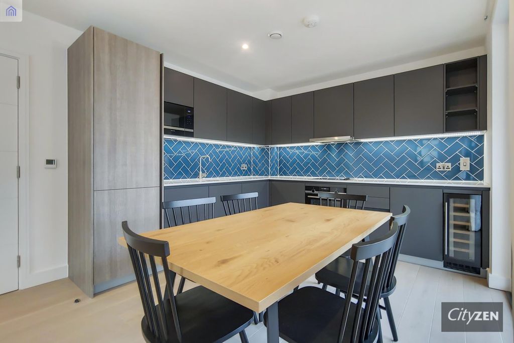 Property photo 2 of 27 Kitchen/Dining Area