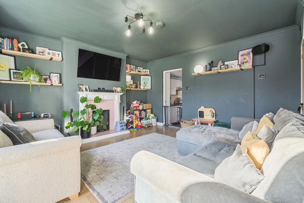 Property photo 2 of 17 Photo