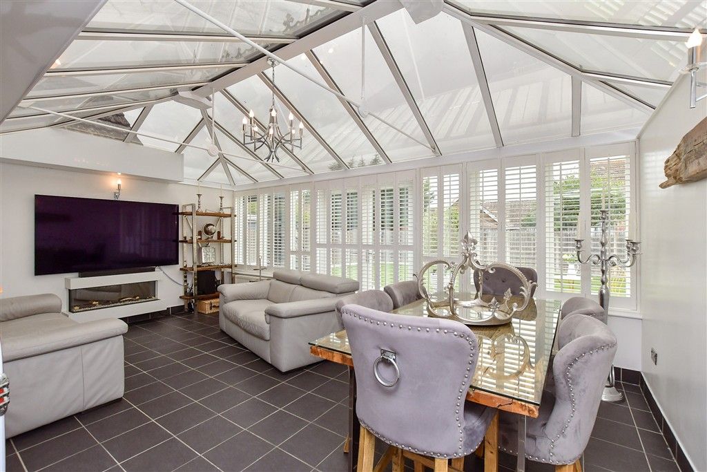 Property photo 3 of 17 Conservatory